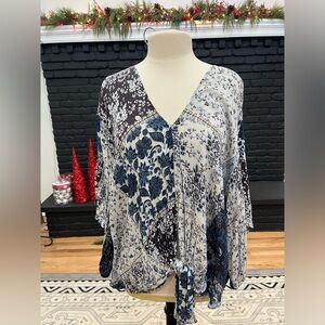 Lola P floral‎ blouse